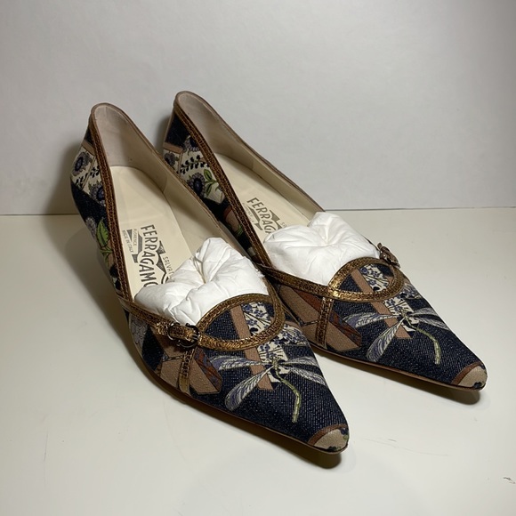 Salvatore Ferragamo Anversa Pumps - Picture 2 of 6